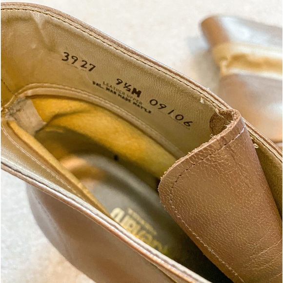 LIKE NEW California Magdesians Vintage Gold Leather Ankle Boots - Size 9.5 - Picture 12 of 12